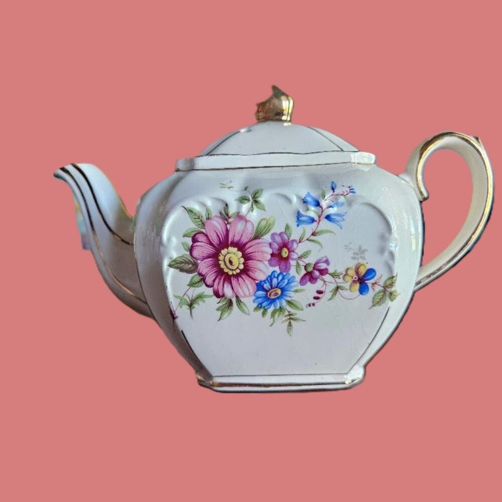 Vintage cubed floral Sadler teapot ceramic small gold trim